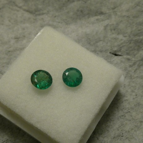 1.10ct-matched-natural-emerald-gemstone-pair-00735.jpg