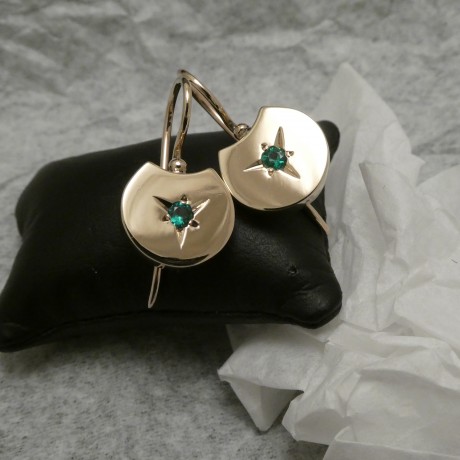 star-set-emeralds-9ctgold-earrings-00641.jpg