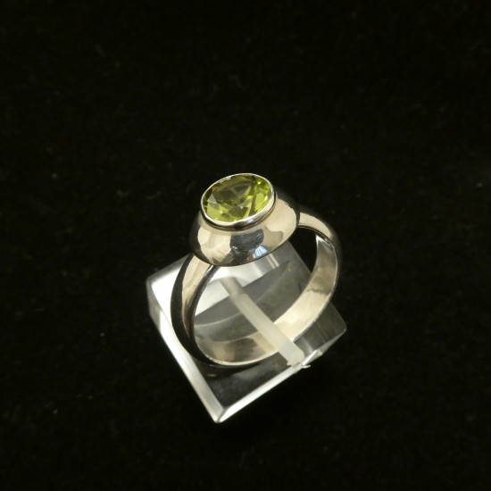 7mm-round-peridot-hmade-silver-ring-00787.jpg
