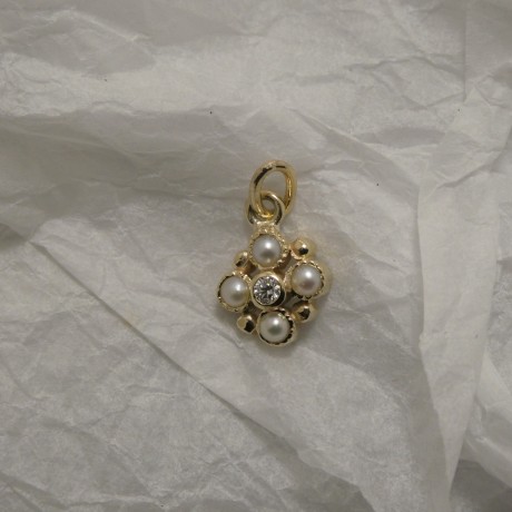 lovely-mix-diamond-pearl-gold-pendant-90967.jpg