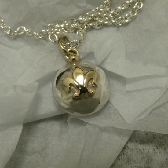 french-fleur-de-lys-silver-gold-pendant-00967.jpg