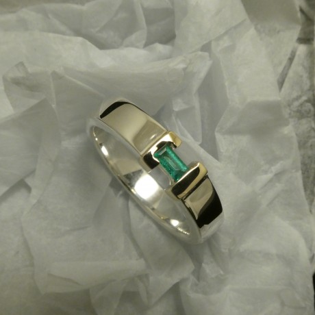 4x2mm-baguette-emerald-18ctgold-silver-ring-10144.jpg