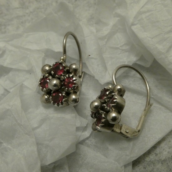 eight-matched-rhodolite-garnets-silver-safety-earrings-10460.jpg