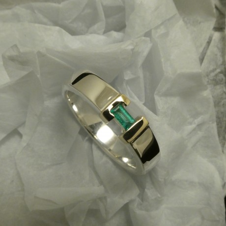 emerald-4x2mm-ring-18ctgold-silver-10144.jpg