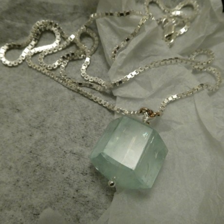 aquamarine-hexagonal-8gms-pendant-silver-chain-10803.jpg