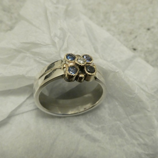 four-ceylon-sapphires-diamond-gold-silver-ring-10672.jpg