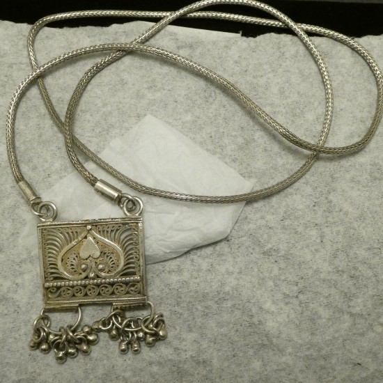 old-islamic-tribal-silver-pendant-west-india-10577.jpg