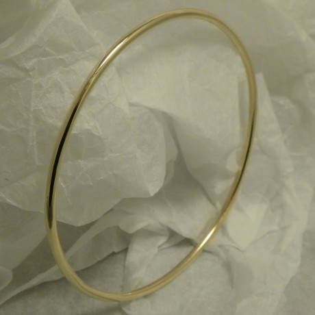 round-profile-9ctgold-handmade-bangle-60975.jpg