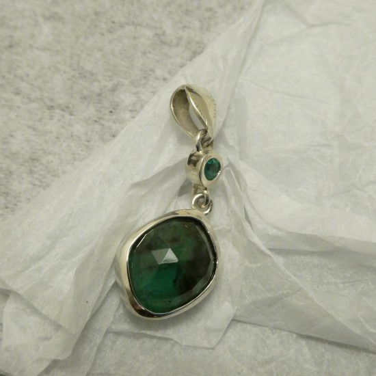 two-natural-emaralds-9ctwhgold-pendant-10685.jpg