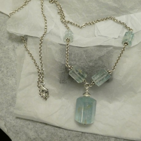five-hexagonal-aquamarines-silver-necklace-10913.jpg