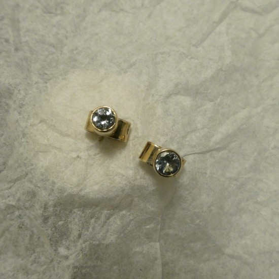 5mm-blue-topaz-9ctgold-earstuds-00684.jpg