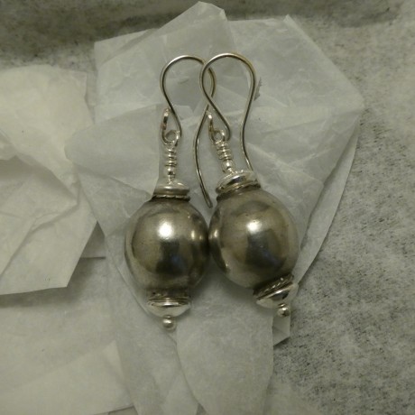 afghani-plain-round-silver-bead-earrings-20096.jpg