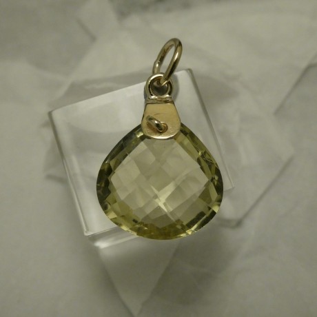 teardrop-yellow-quartz-facetted-9ctgold-pendant-20105.jpg