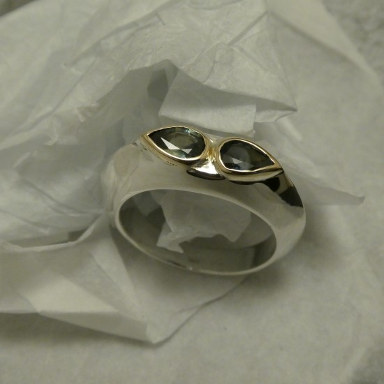 two-parti-coloured-sapphires-gold-silver-ring-20114.jpg