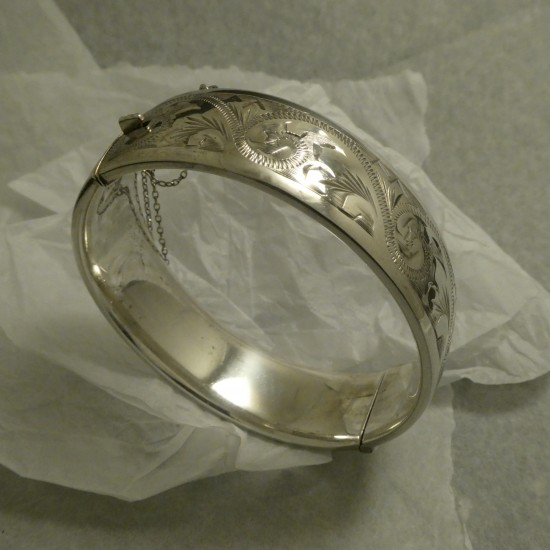 classic-english-silver-clip-bangle-60300.jpg