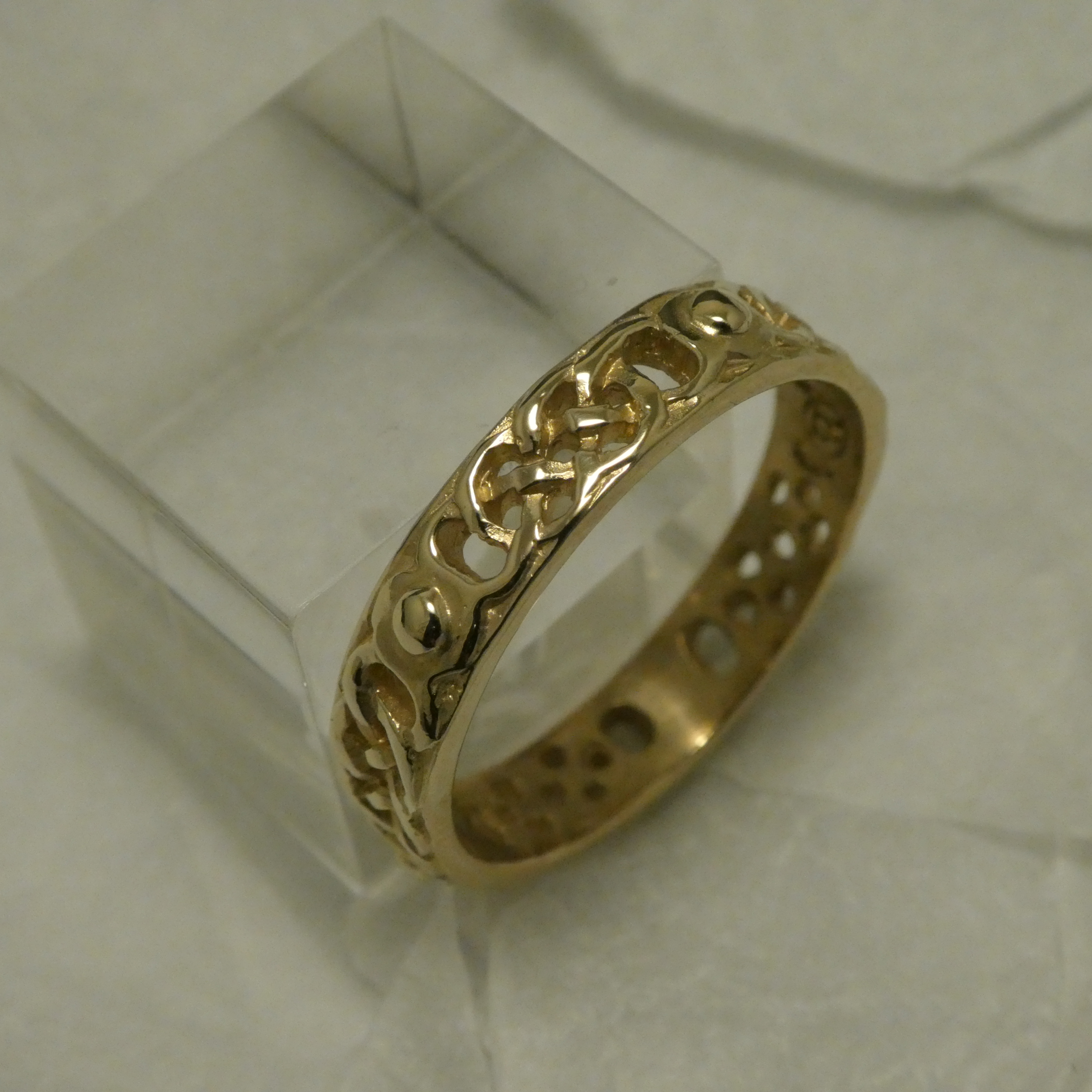 pierced celtic knot 9ctgold ring 20627.jpg