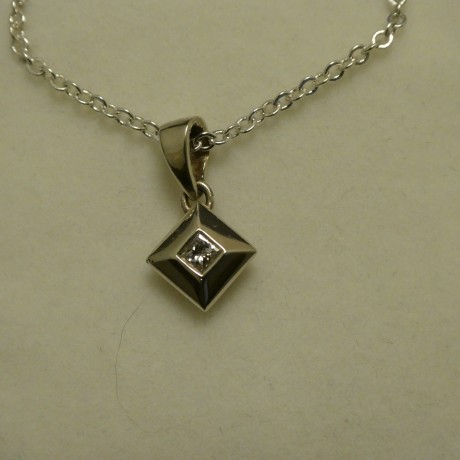 square-diamond-9ctwhite-gold-pendant-20335.jpg