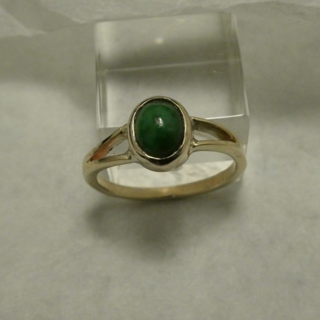 oval-burmese-green-jade-9ctgold-ring-20524.jpg