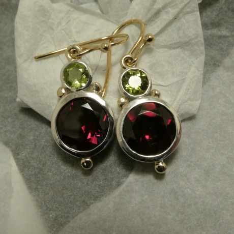 10mm-garnet-peridot-silver-gold-earrings-20881.jpg-