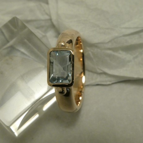 finest-aquamarine-baguette-rosegold-ring-20859.jpg