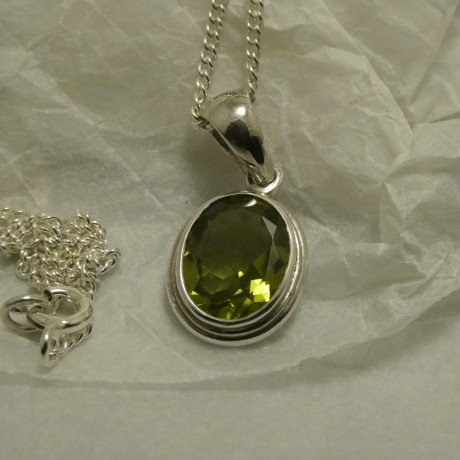 deep-peridot-silver-pendant-chain-30097.jpg