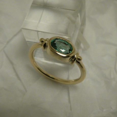 .68ct-emerald-intense-7x5mm-18ctgold-ring-30476.jpg