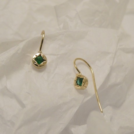 emeralds-natural-green-9ctgold-earrings-80233.jpg