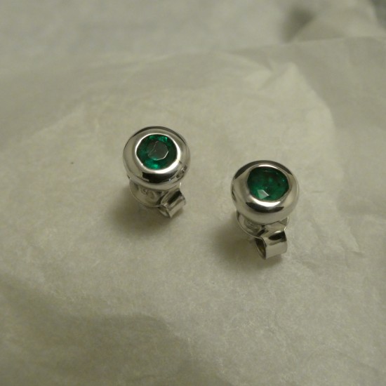 emerald-.33ct-9ctwhite-gold-earstuds-30896.jpg