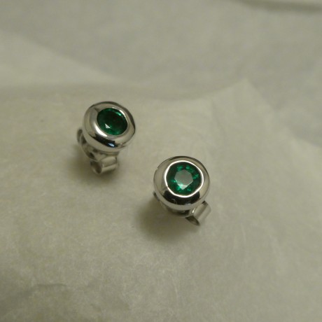 emerald-.33ct-9ctwhite-gold-earstuds-30899.jpg