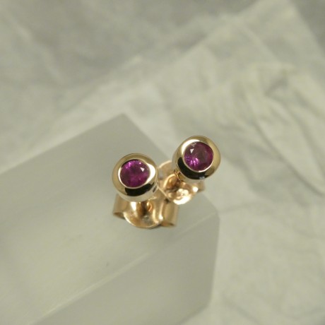 matched-pink-sapphires-9ctrosegold-earstuds-30903.jpg
