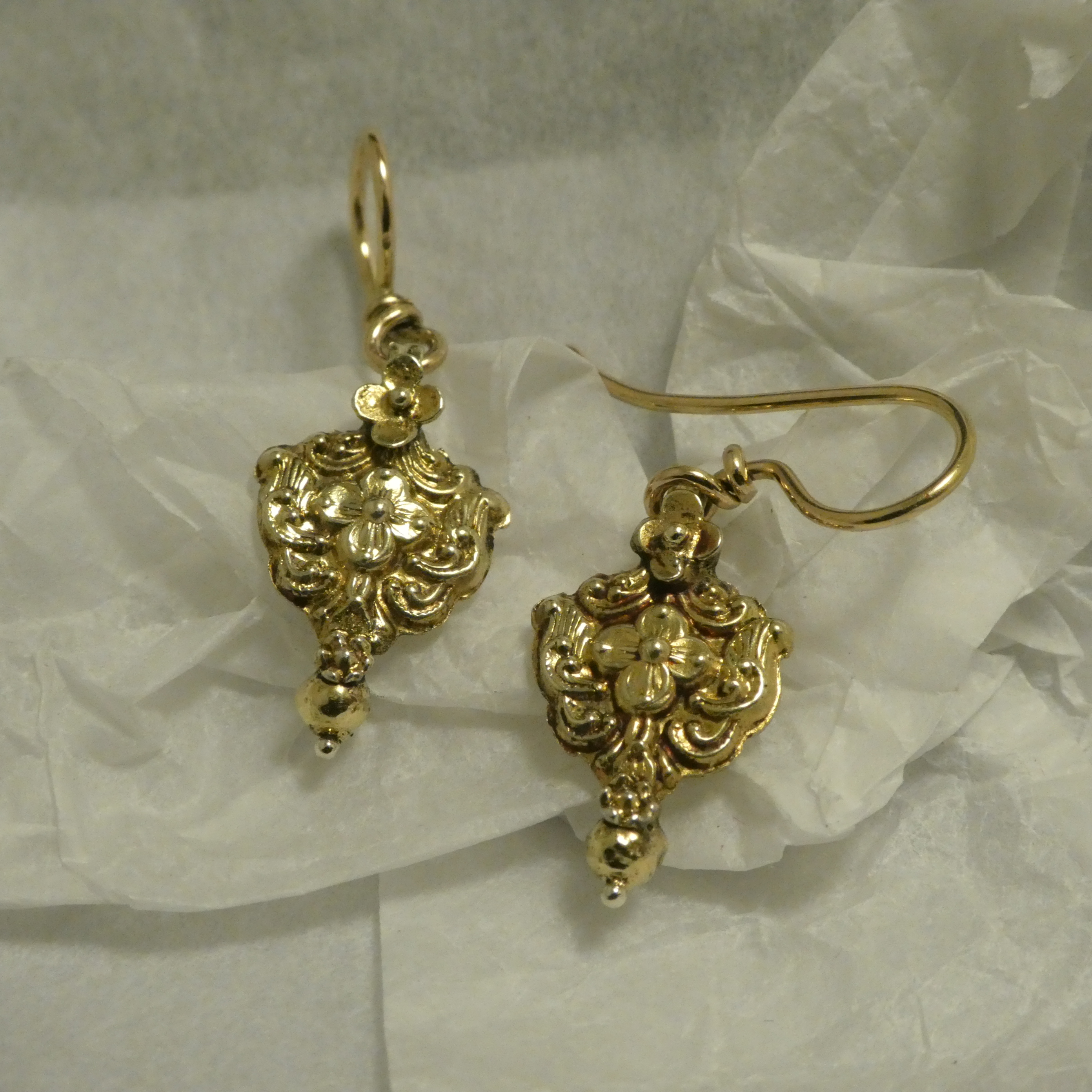 2 grams 18ctgold earrings 40126