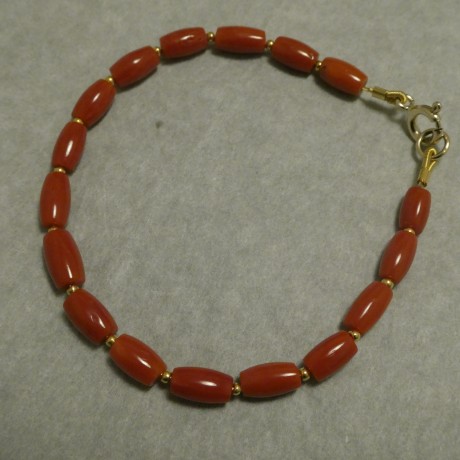 agrade-matched-coral-gold-bracelet-40229.jpg