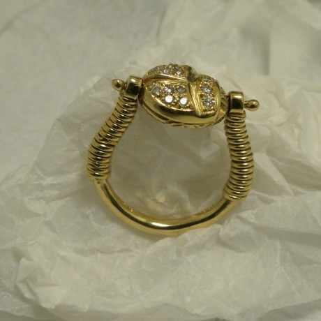 scarab-ancient-egypt-goldring-diamonds-40480.jpg