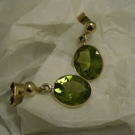 superb-green-peridot-9ctgold-stud-eardrops-40341.jpg