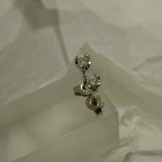 fine-white-diamonds-18ctwgold-earstuds-40544.jpg