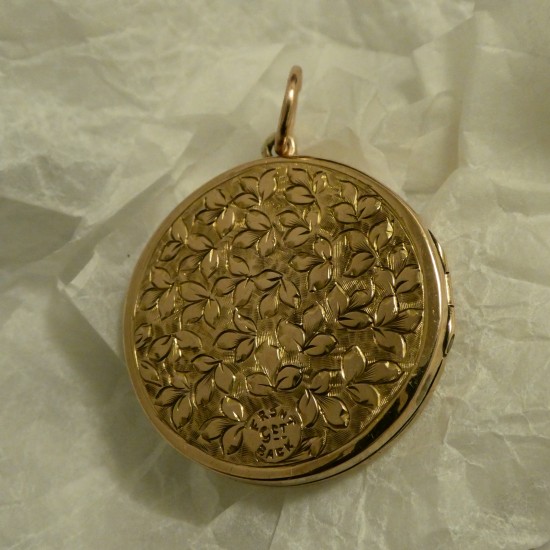 antique-back-front-9ctgold-locket-50371.jpg