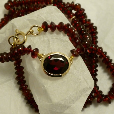 garnet-necklace-9ctgold-50506.jpg