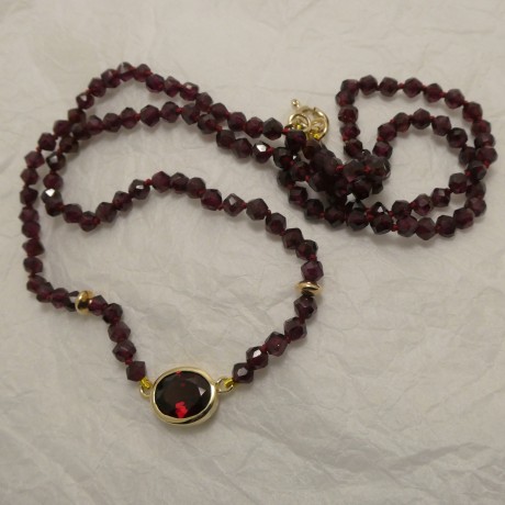 garnet-necklace-9ctgold-90852.jpg