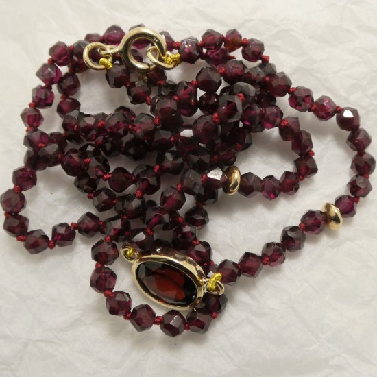 garnet-necklace-9ctgold-90959.jpg