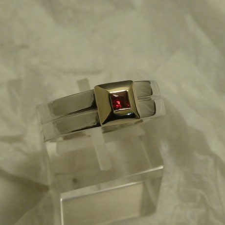 12ct-ruby-square-gold-silver-50762.jpg