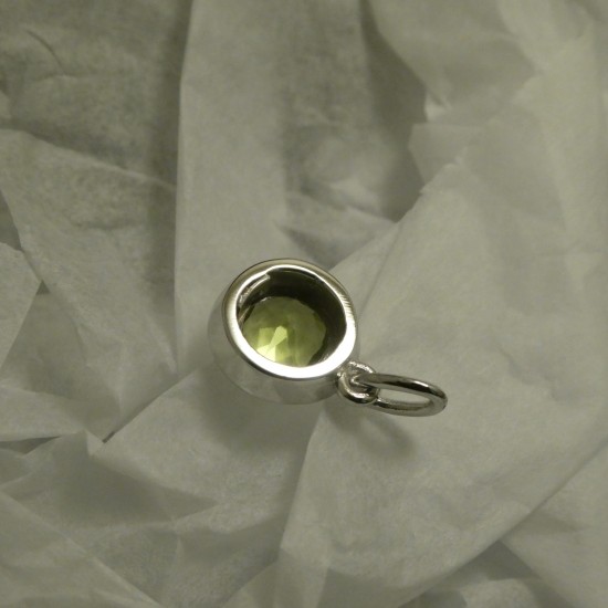 cut-green-peridot-whitegold-pendant-50871.jpg