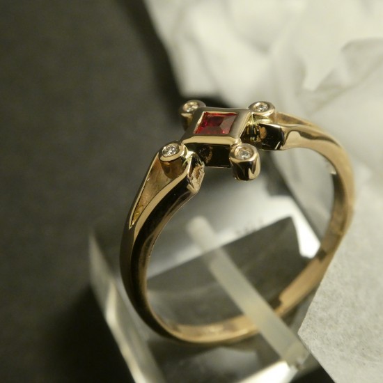 medieval-rose-gold-ring-ruby-50914.jpg