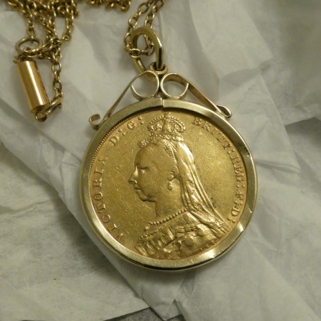 gold-sovereign-coin-pendant-60057.jpg