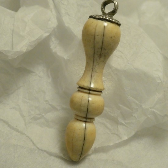 ornamental-ivory-pendant-old-inndian-60604.jpg