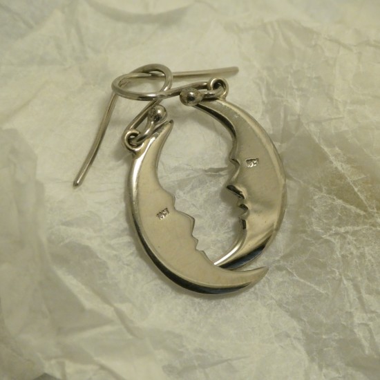 moonman-18ct-white-gold-eardrops-70034.jpg