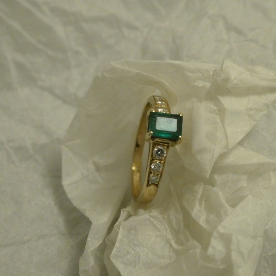 5x4mm-emerald-baguette-18ctgold-ring-60971.jpg
