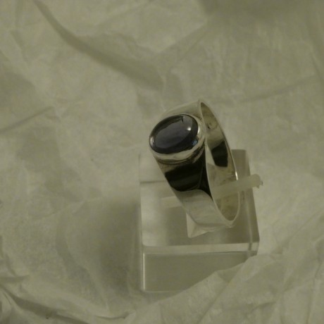 elegant-silver-ring-iolite-cabochon-70562.jpg