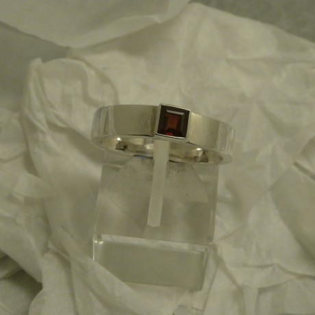 flat-profile-hmade-silver-ring-garnet-70583.jpg
