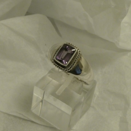 silver-handworked-ring-amethyst-baguette-70544.jpg