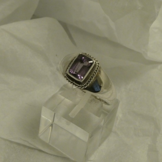 silver-handworked-ring-amethyst-baguette-70544.jpg